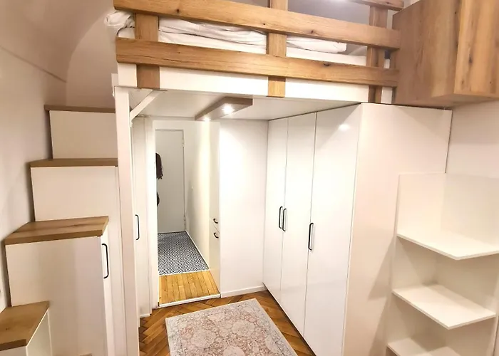 Courtyard Center Διαμέρισμα