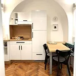 Courtyard Center Apartman *