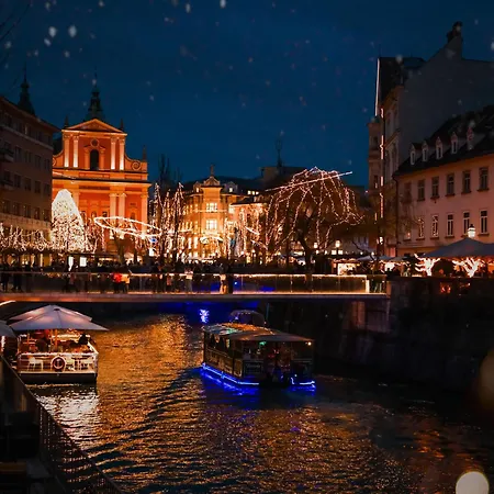 Courtyard Center Daire